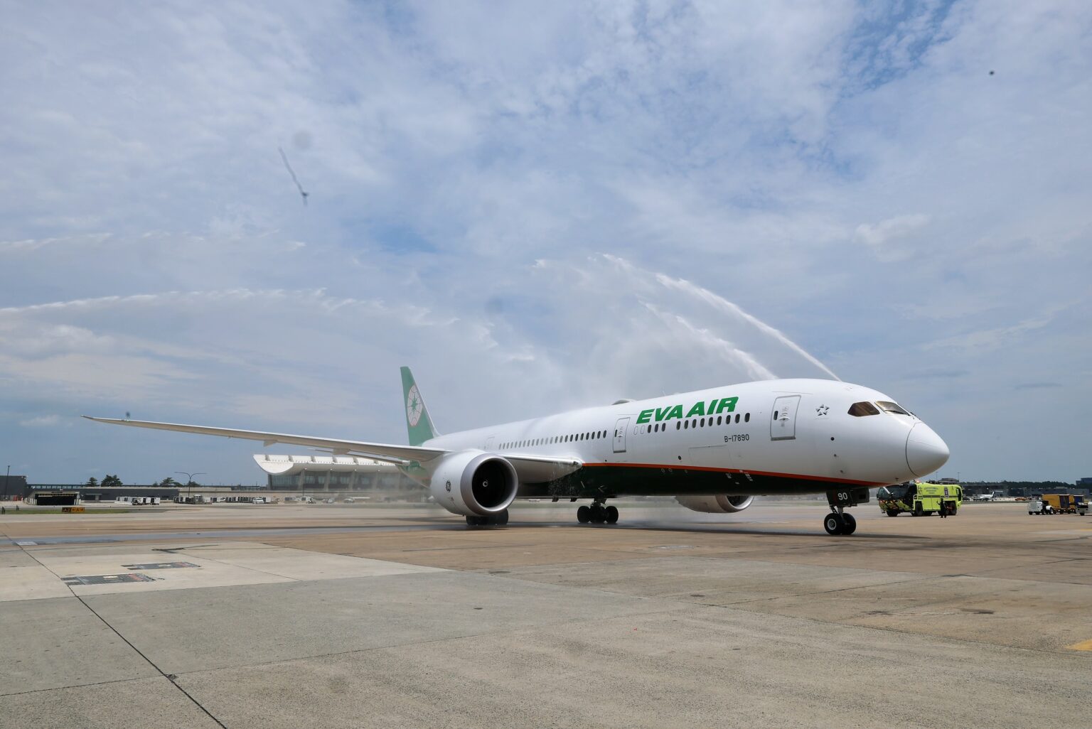 EVA Air’s inaugural Taipei to Washington, D.C. flight arrives to a ceremonial water cannon salute on June 26, 2026. (EVA Air)